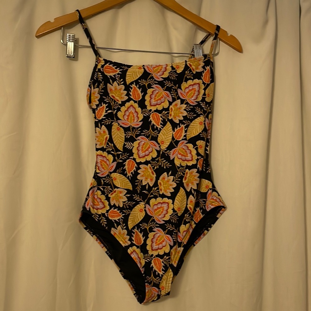 Loft size medium swimsuit (never worn)